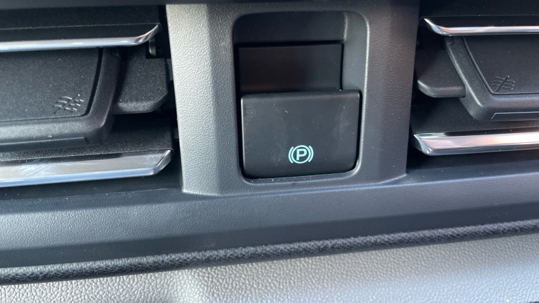 Ford Tourneo Custom 320 L1 Diesel Fwd 2.0 EcoBlue 136ps H1 Titanium 8 seater Auto